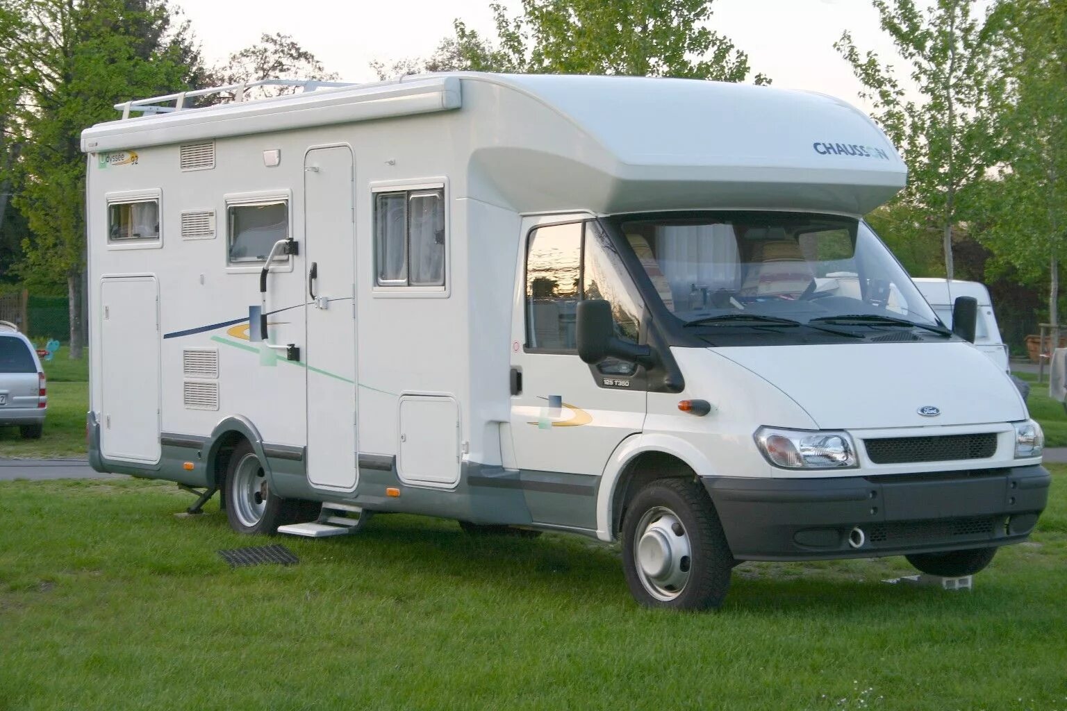 Camping car. Форд Транзит кемпер. Автодом Форд Транзит. Форд Транзит 2010 года автодом. Ford Transit Motorhome.