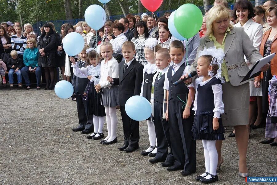 Школа 29 миасс. Школа 4 Миасс. Гимназия 26 Миасс учителя. Школа 1 Миасс.