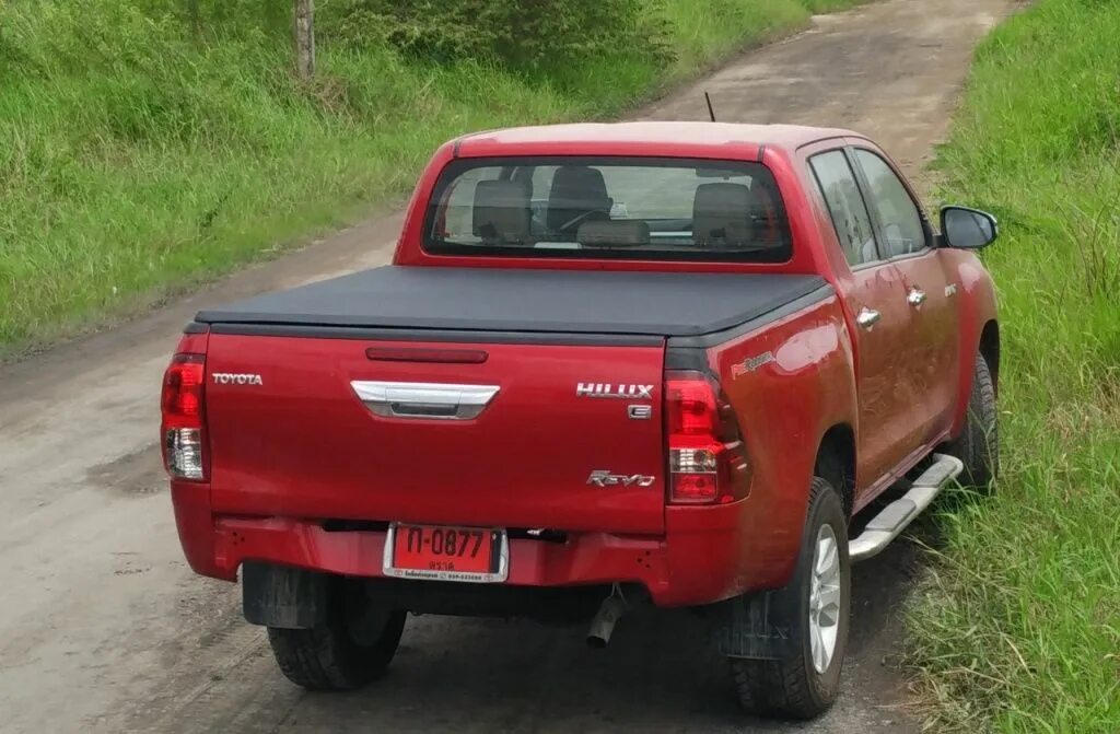 Toyota Hilux Revo 2015. Крышка кузова Тойота Хайлюкс. Тойота пикап Хайлюкс 2015. Toyota Hilux 2015-2022.