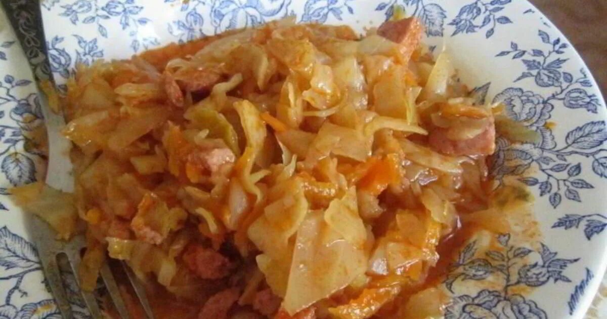 Тушеная капуста на ужин. Тушеная капуста. Капуста с мясом. Тушеная капуста с мясом. Тушеная капуста с фаршем.