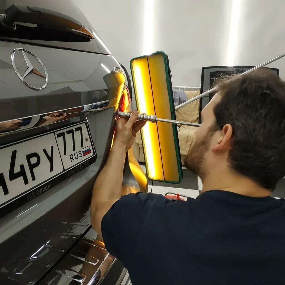 Ремонт вмятин автомобиля без покраски. Технологии Paintless Dent Repair (PDR). Выпрямление вмятин PDR технология. PDR вмятины. Рихтовка вмятин.