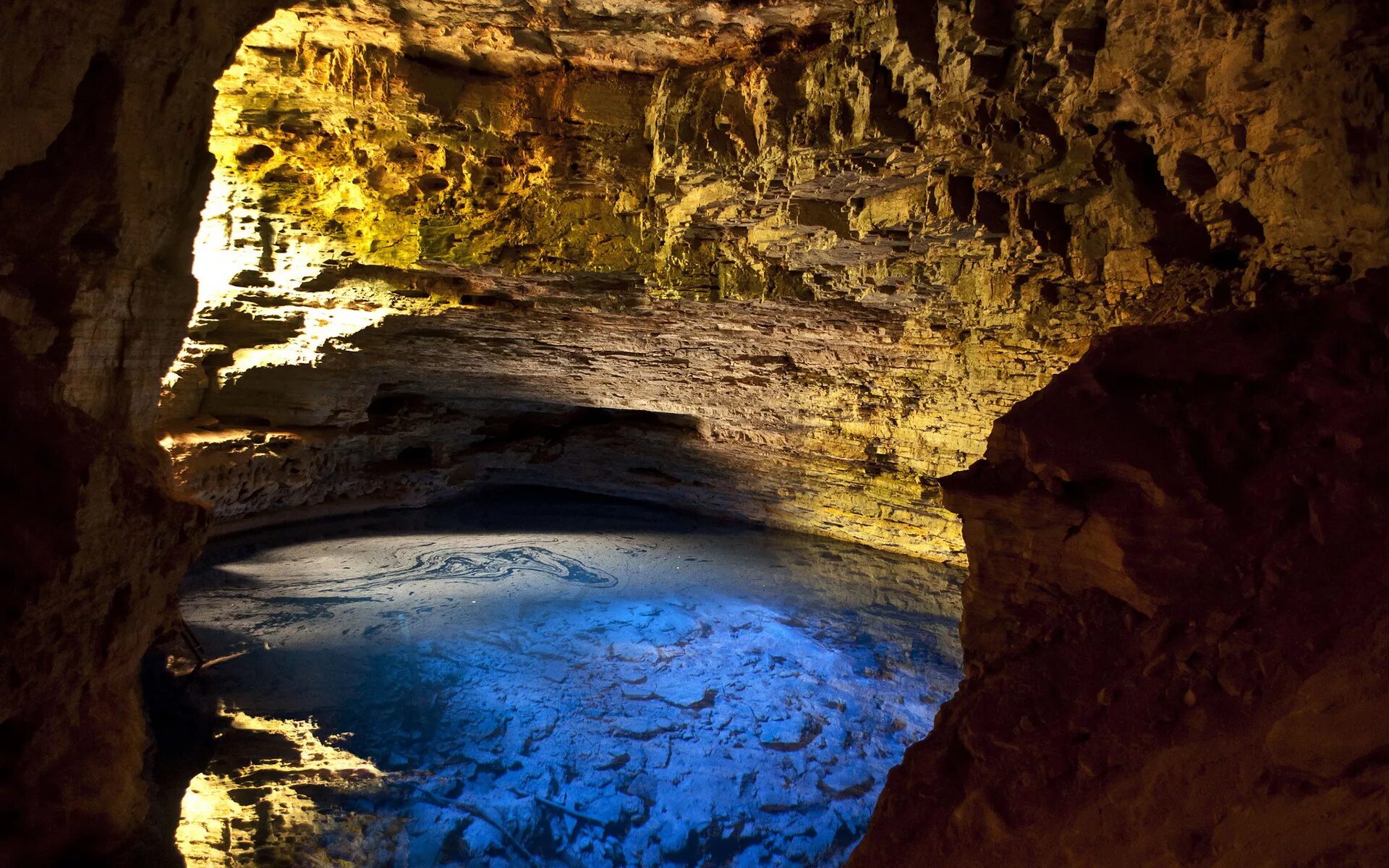 Caves de. Пещера Шондонг Вьетнам. Подземные озера Кунгурской пещеры. Ашхабад подземное озеро. Кунгурская Ледяная пещера подземные озера.