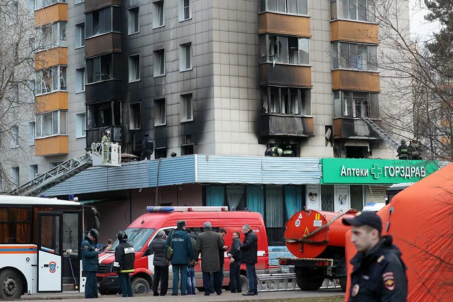 Московский взрыв сегодня. Взрыв газа в Москве. Взрыв газа в Москве на изумрудной улице. Взрыв газа в Москве сегодня. Пожар на Северо востоке Москвы.