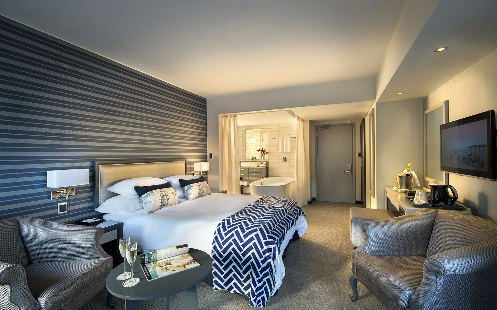 Отель "the silo" в кейптауне освещение. Отель "the silo" в кейптауне ночью. East gate hotel балашиха. Accommodation offered. Accommodation offered.