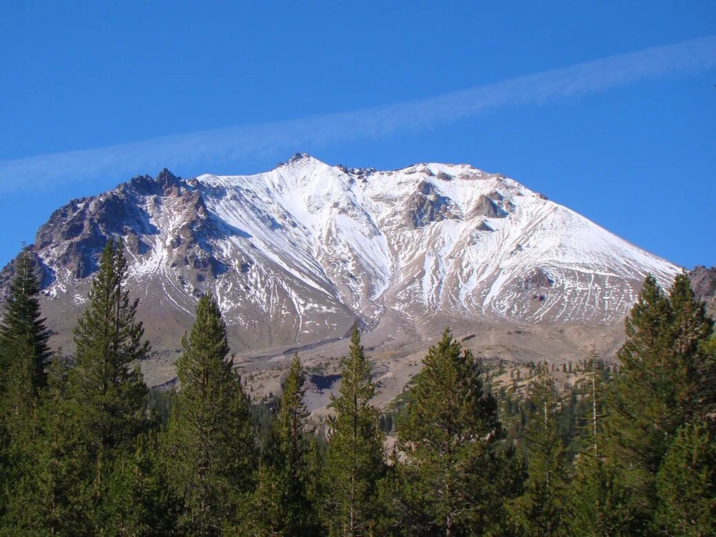 Какие горы более молодые. Гора Лассен-пик. Каскадные горы Калифорнии. Лассен-пик в Калифорнии. Каскадные горы штат Вашингтон.