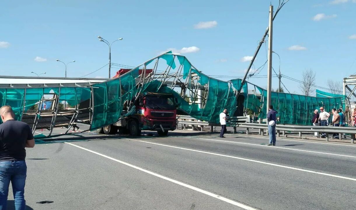 Авария на Ярославском шоссе. ДТП на Ярославском шоссе шоссе. Мост Ярославское шоссе. Авария на Ярославском шоссе сейчас. Авария на ярославском шоссе сегодня утром