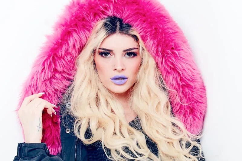 Era istrefi bonbon куртка. Era istrefi 2023. Видео bon bon. Era istrefi куртка. Era istrefi bebe.