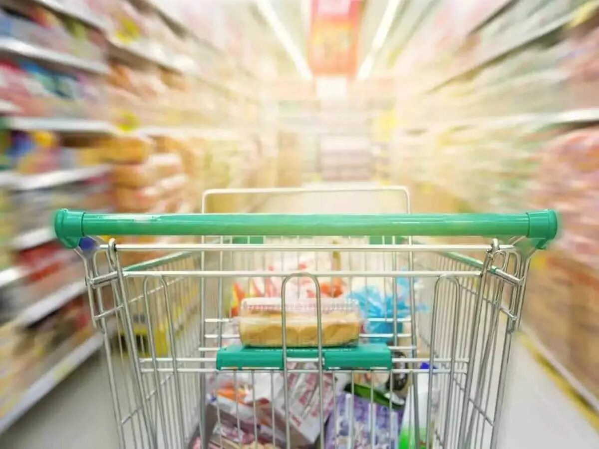 Supermarket it is believed that the idea. Ритейл fmcg. trolley in the supermarket. consumer goods. retailers.