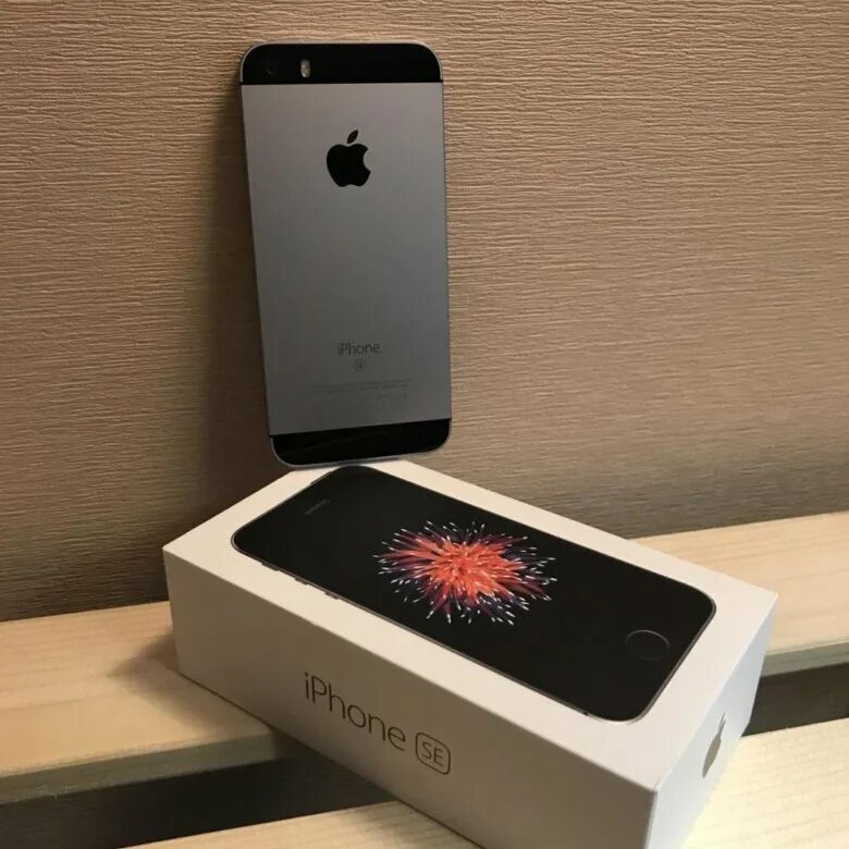 Купить se в рассрочку. Iphone se Space Gray 32gb. Айфон 5 se 32 ГБ. Iphone se 32gb Black. Iphone se 1 поколения.