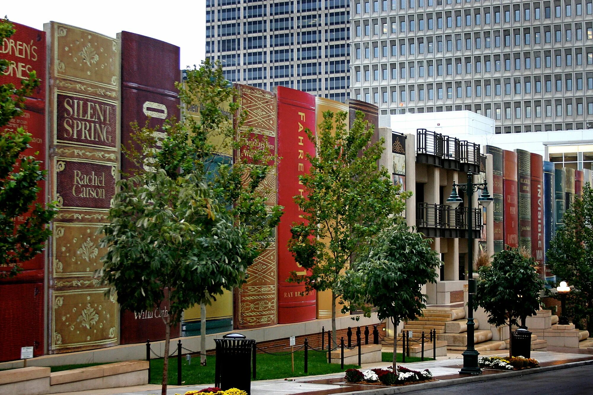City library. Центральная библиотека Канзас-Сити. Штат Миссури. Публичная библиотека в Канзас Сити штат Миссури США. Публичная библиотека города Канзас (Kansas City public Library). Здание библиотеки в Канзас Сити США.