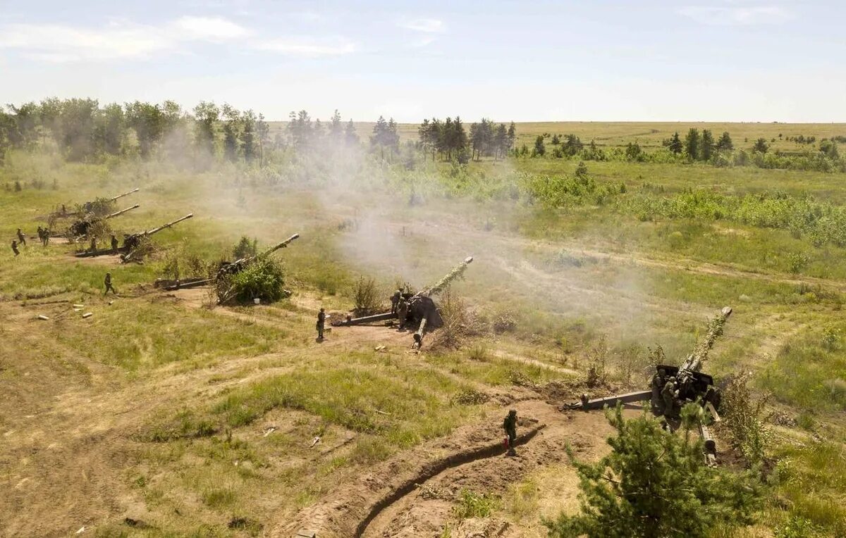 Эшелонированная оборона Авдеевка. Окоп артиллерии д30. Огневая позиция артиллерии. Наземная артиллерия.