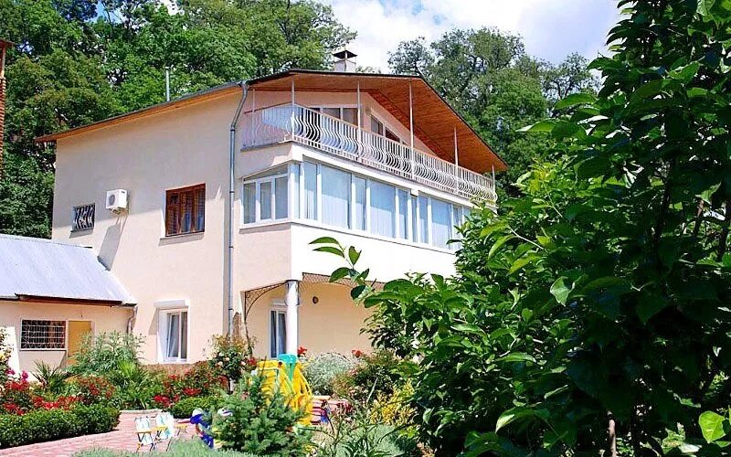 Кучугуры сваты виноградная 20 ялта. Ялта ул виноградная 20. Ялта улица виноградная 20. Ялта улица виноградная 20 отель. Ялта улица виноградная 20.