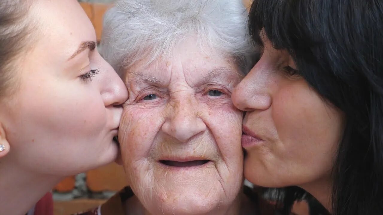 Бабушка лесбиянки зрелые. Лесбиан бабушки. Две.бабушки .лесбиянки.Россия. Гранни Кисс.