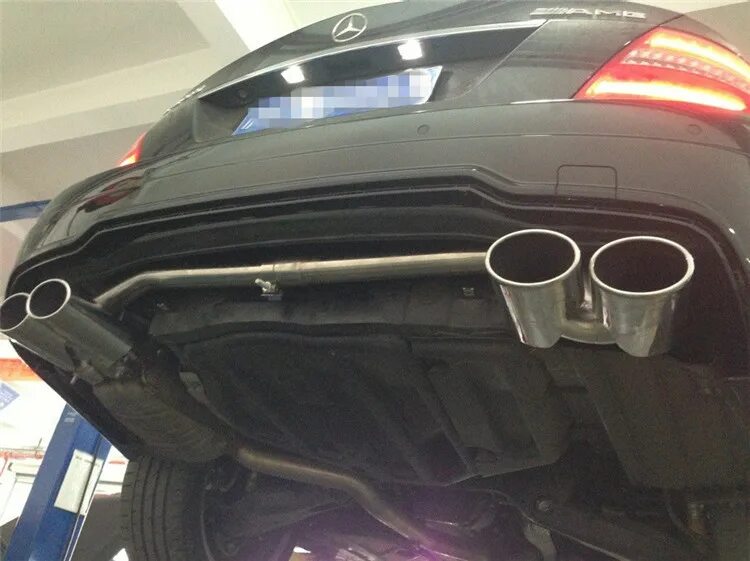 Фальш выхлоп. Выхлоп мерседес 204. выхлоп c63 amg. выхлоп е63 амг. mercedes c180 w204 сдвоенный выхлоп.