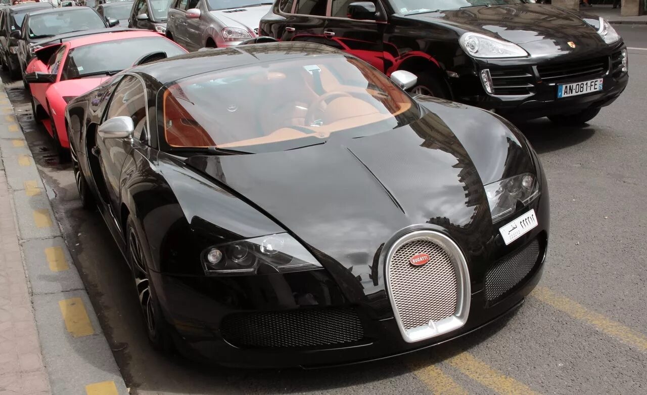 Кому принадлежит бугатти. Bugatti Veyron Sang Noir. Bugatti Veyron nnoir. Bugatti Veyron 1993. Бугатти Блэк Нуар.
