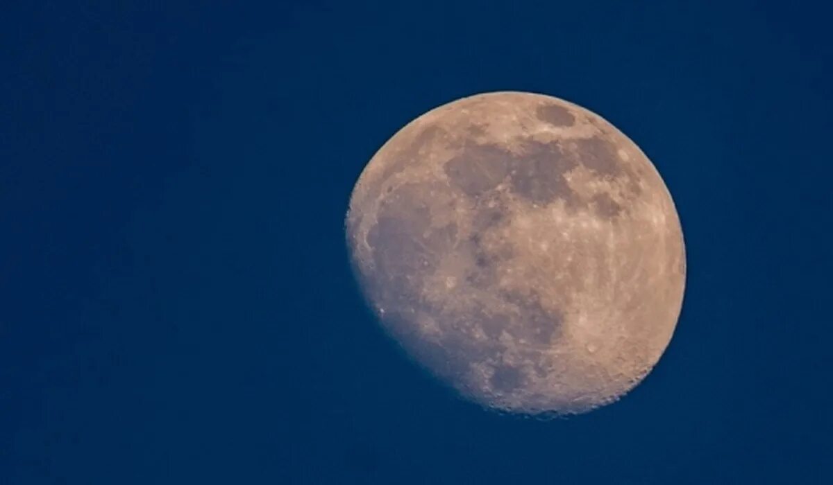 Луна июль 21 года. 5 Мая большая Луна. Полутеневое лунное затмение фото. Вид затмения лунного затмения. Луна 18.
