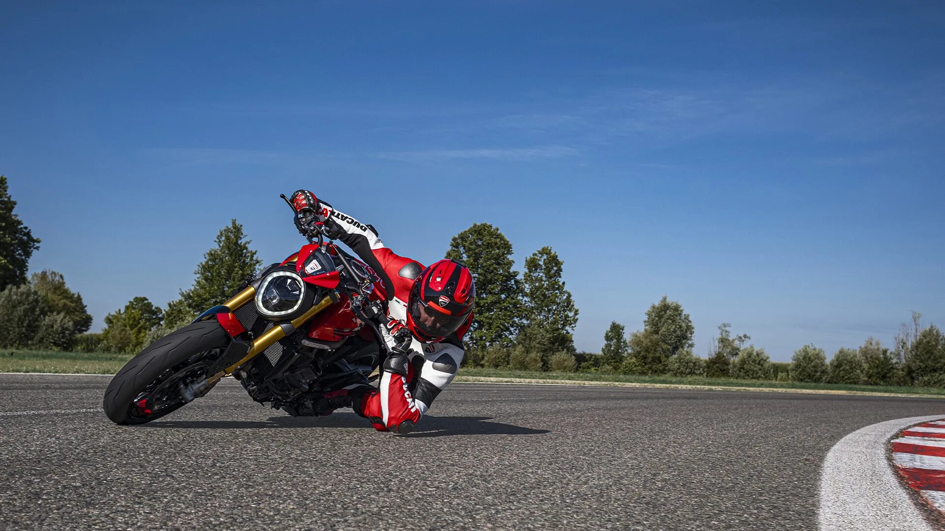 Сп 2025. Ducati monster sp 2025. bmw m5 2025. новый бмв 5 мотоцикл. bmw m5 2025.