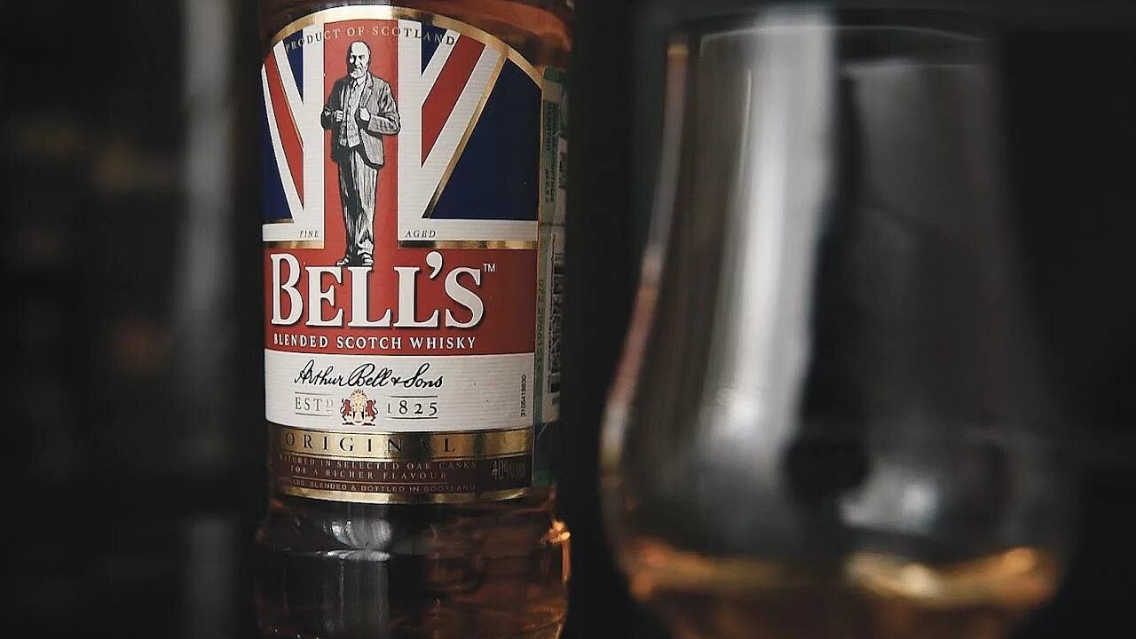 Bells whisky. Виски шотландский купажированный Бэллс ориджинал 1л. Виски Бэллс ориджинал 0.5. Бэлс пряный виски. Виски Bells ориджинал 0.7.