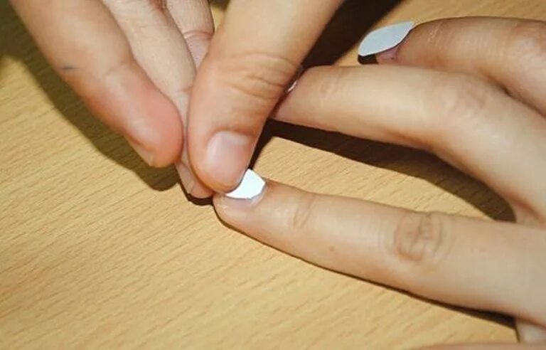 Как сделать ногти из бумаги и скотча. Ногти из бумаги и скотча. ногти из картона. накладные ногти из скотча. накладные ногти из бумаги.