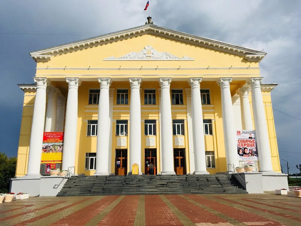 Дк павлово сайт. Дом культуры Павлово. ДК города Павлово. Павлово на Оке дворец культуры. Павлово дом культуры ул.Коммунистическая 55.