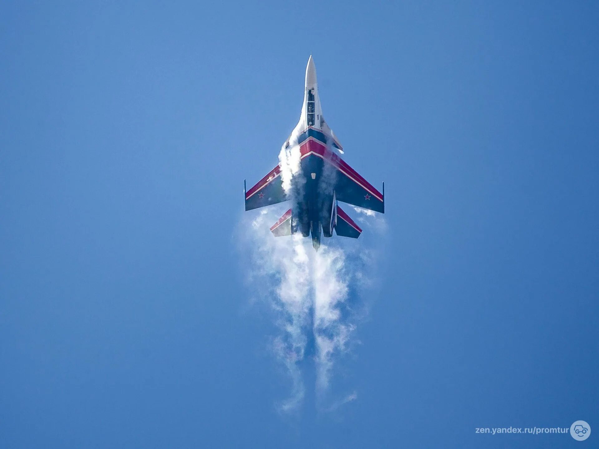 Самолет Су-27 Пилотажной группы "русские Витязи. Миг-29 пилотажная группа русские Витязи. Су-30см Витязи. Истребитель Су-27 Витязь.