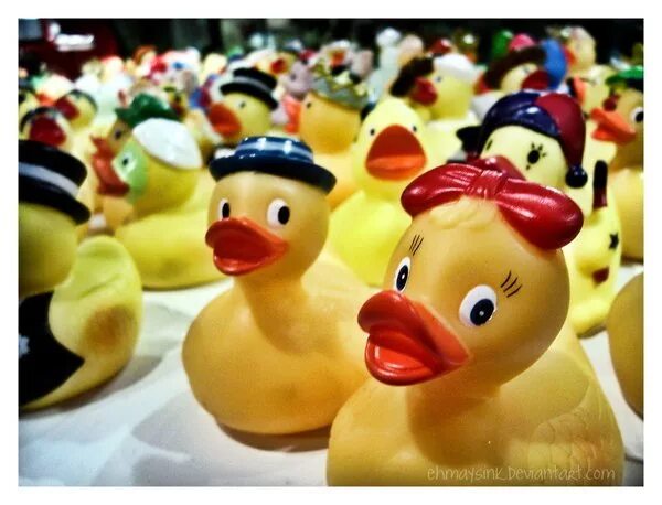 Резиновая уточка. Добавь утка. Утка металлическая. Добавь утка. День резинового утенка.