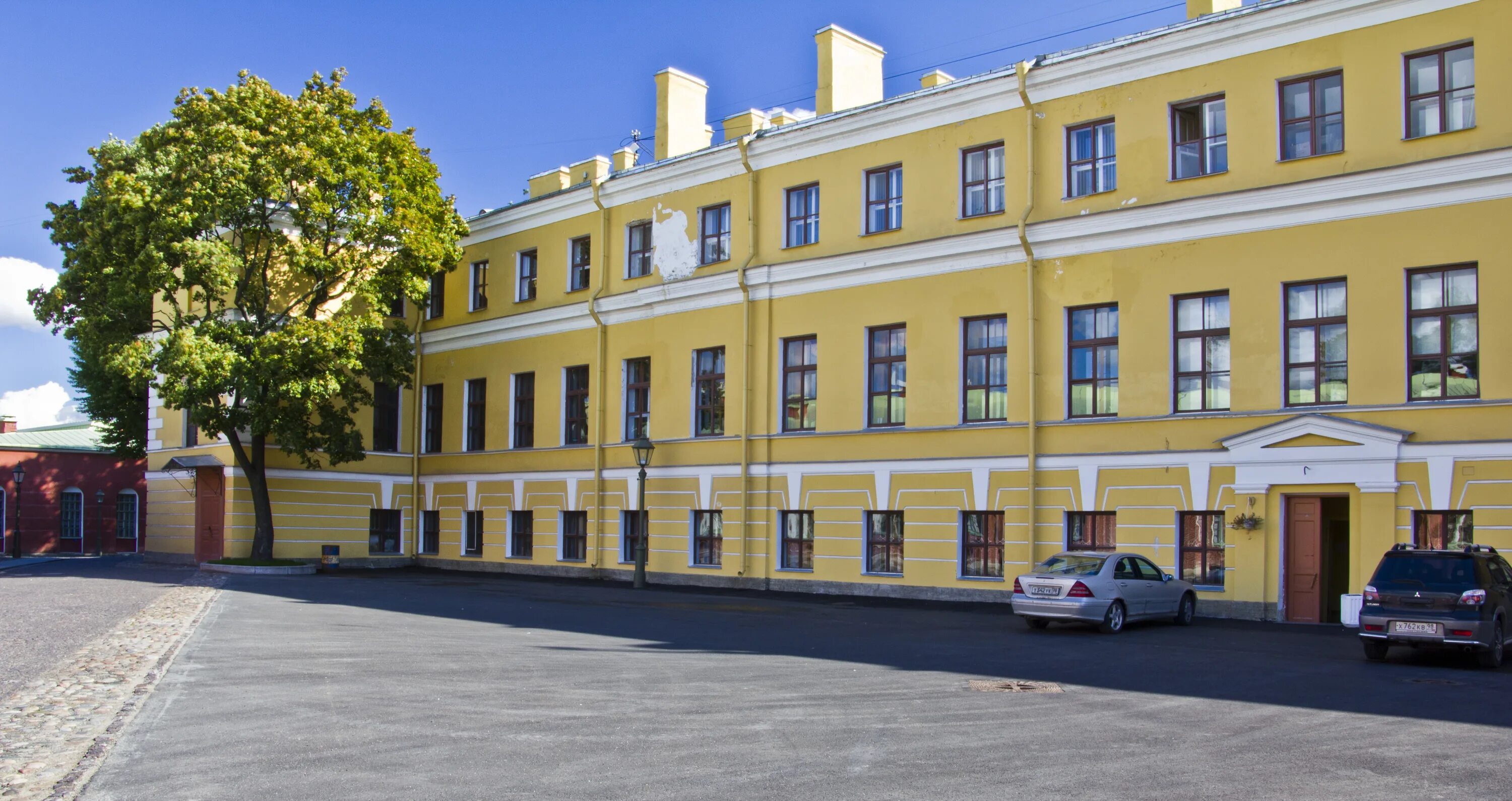 Петропавловская крепость казначейство. Казначейство Петропавловской крепости Питер. Петропавловская крепость здание главного казначейства. Казначейство Санкт Петербург здание. Казначейство г санкт петербурга