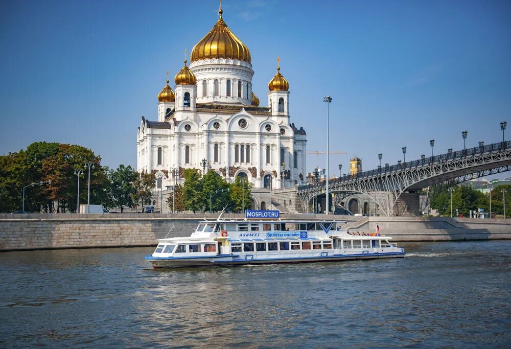 Теплоход москва сити. Причал китай город устьинский мост. Теплоход москва р 51. Теплоход азимут. Речные прогулки по москва реке китай город.