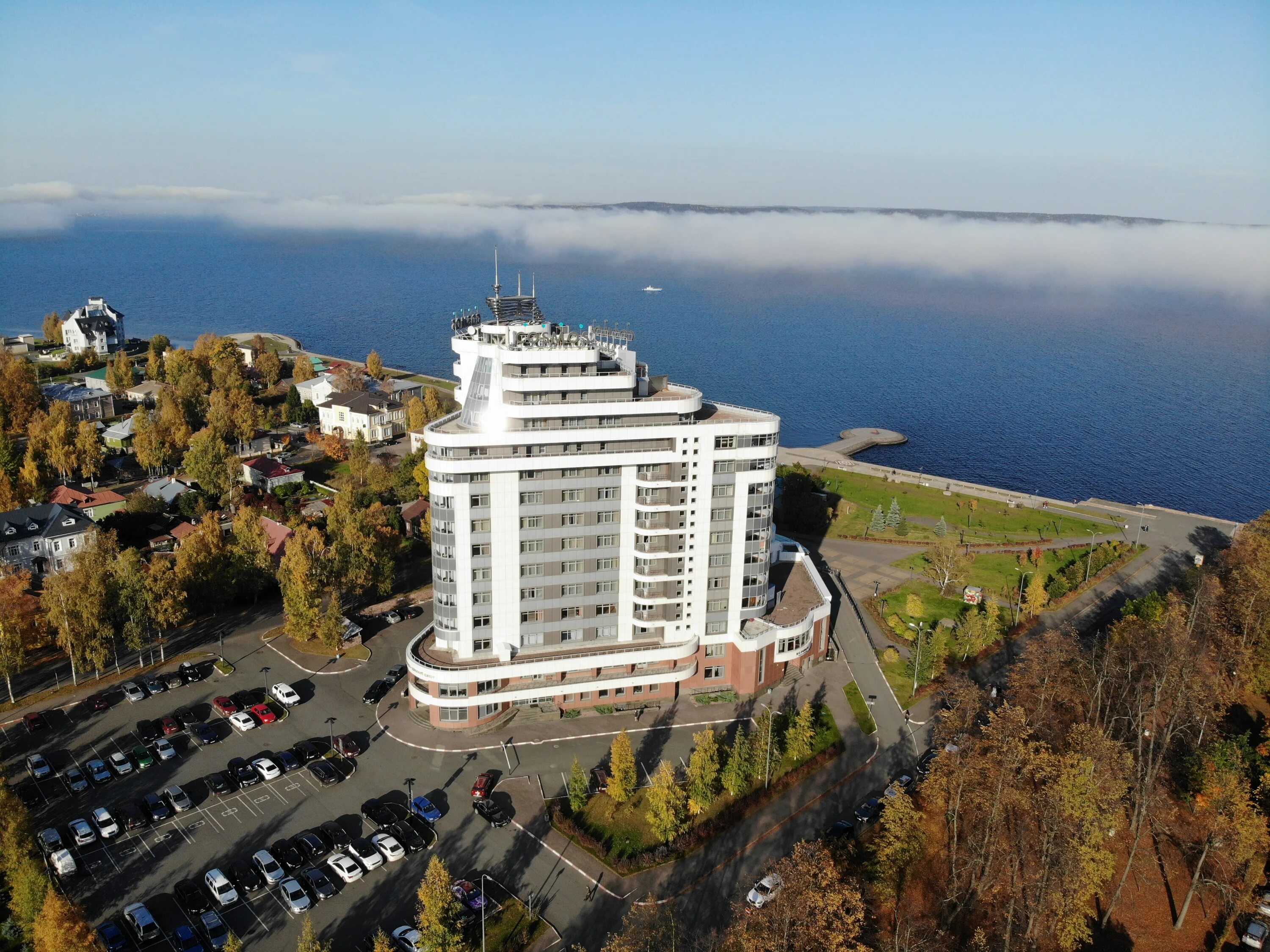 Петрозаводск ул куйбышева. Петрозаводск отель Онего Палас. Республика Карелия Петрозаводск улица Куйбышева 26 Cosmos. Гостиница космос Петрозаводск. Гостиница Онего Петрозаводск.