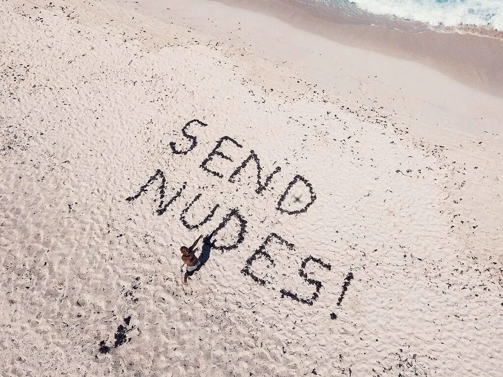 I send now. Картинка send. Send Мем. Прикольные картинки send nudes. Send noods meme.