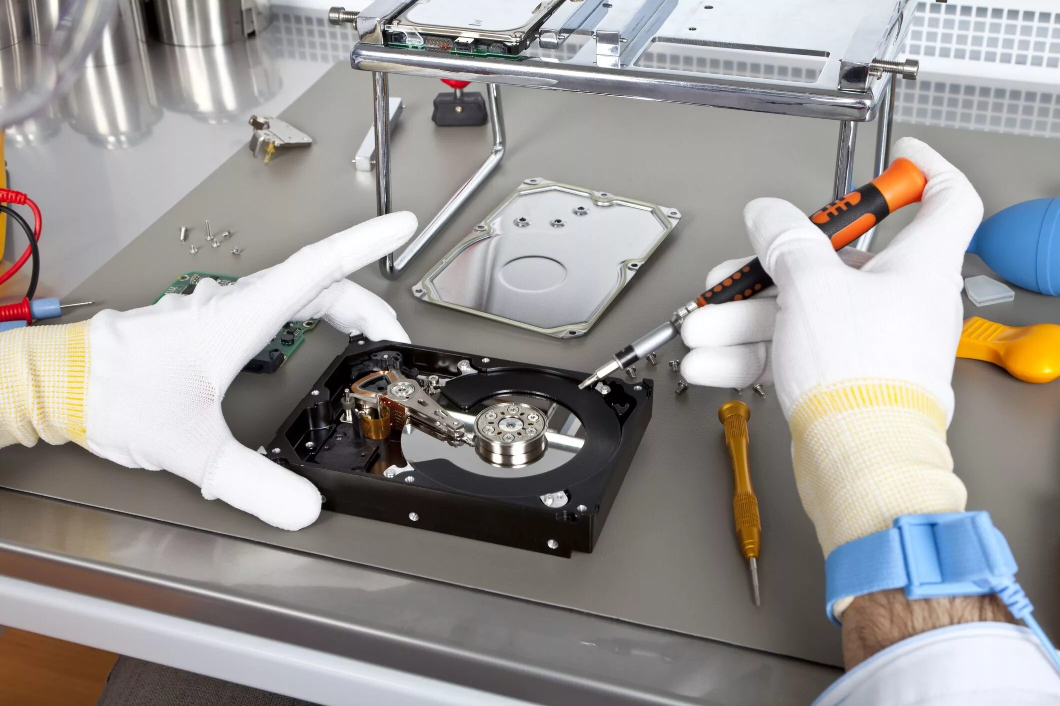 Восстановим hdd. Восстановление данных с жесткого диска. восстановление данных с hdd. лаборатория восстановления данных с жесткого диска. ремонт жесткого диска.