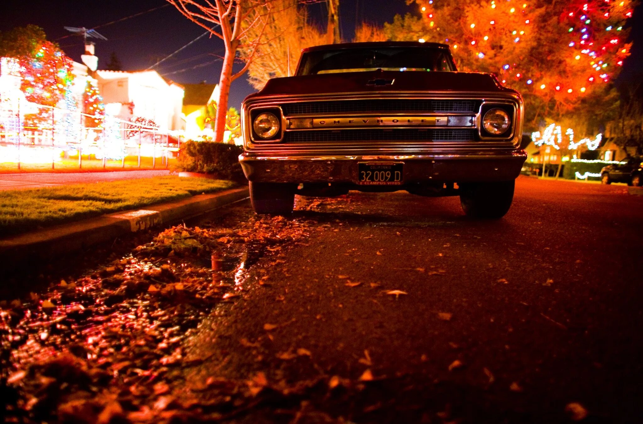 Вечер от 6.03 24. Американские машины ночью. Ночью на машине осенью. Старые Тачки ночью. Осень ночь машина.