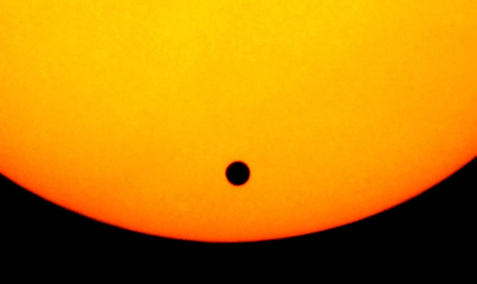 Солнце соединение солнце транзит. Проход Венеры по диску солнца. Транзит Венеры по диску солнца. Прохождение Венеры по диску солнца.
