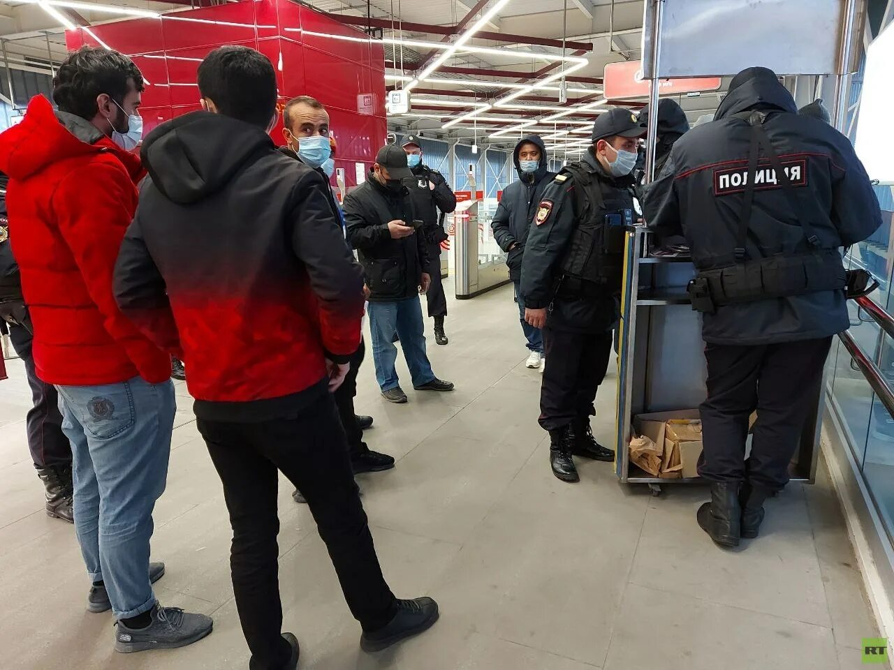 Бойкот мигрантам. Мигранты и полиция. Рейд мигрант в Москве. Мигранты в Москве.