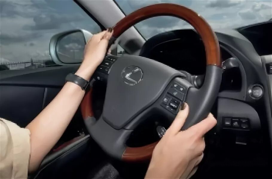 За рулем лексуса. Парень в лексусе фото. Девушка за рулем lexus. Девушка на лексусе. Девушка на лексусе фото.