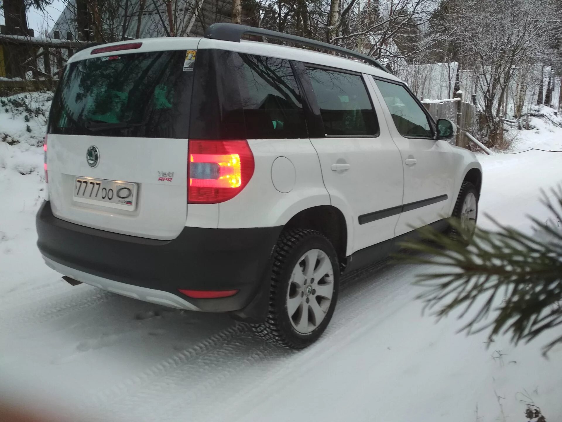 Шкода йети сити фото. Skoda 4motion. Shkoda yeti 4x4. Йети фото. Газ на шкода йети.