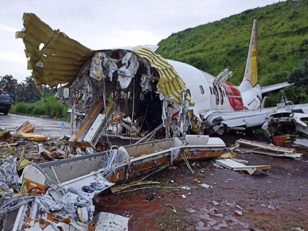 Авиакатастрофе Air India 1985. Катастрофа Boeing 737 в Вашингтоне. 2 Июля 2002 авиакатастрофа. Авиакатастрофы Нэшнл географик. Трагедия авиакатастрофа