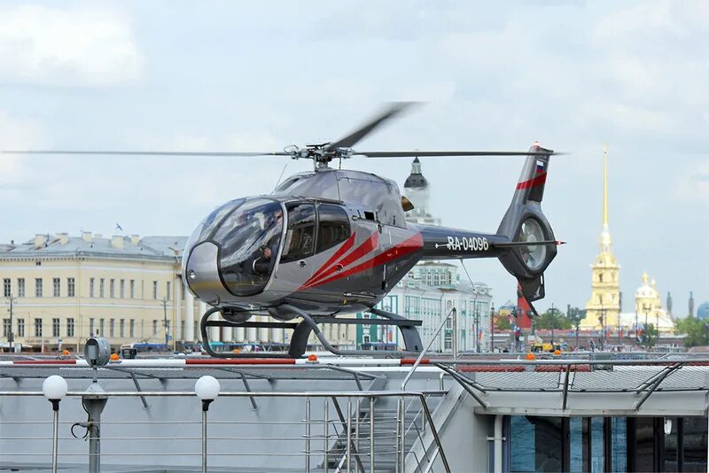 Вертолеты над санкт петербургом. Airbus Helicopters ec120. Вертолет на крыше. Санкт-Петербург с вертолета. Вертолет над Питером.