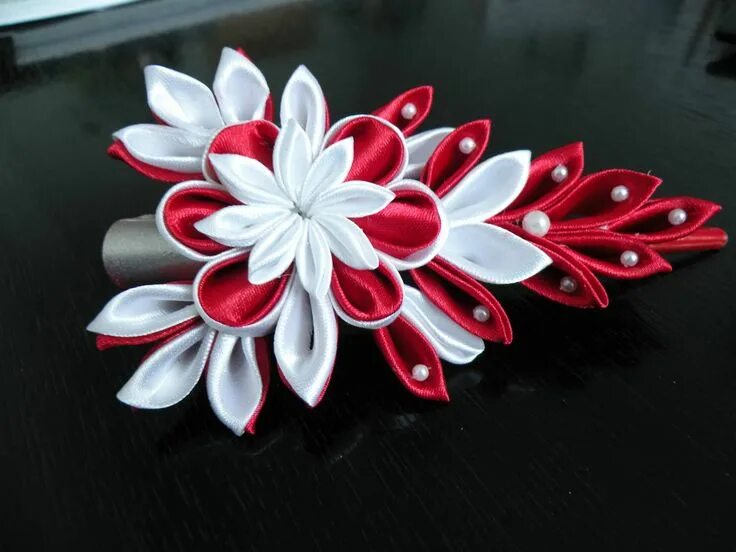 Цветок в технике канзаши. Цветы канзаши. Заколки канзаши. Цумами канзаши. Канзаши мастер класс.
