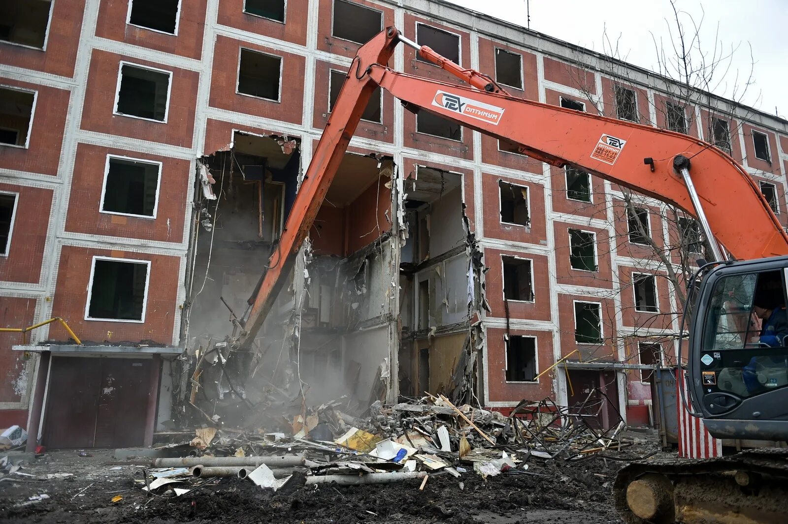 Пятиэтажка хрущевка реновация. Хрущевка реновация в москве. Пятиэтажки в москве хрущёвки. В москве сносят хрущевки. Сносят дом в москве.
