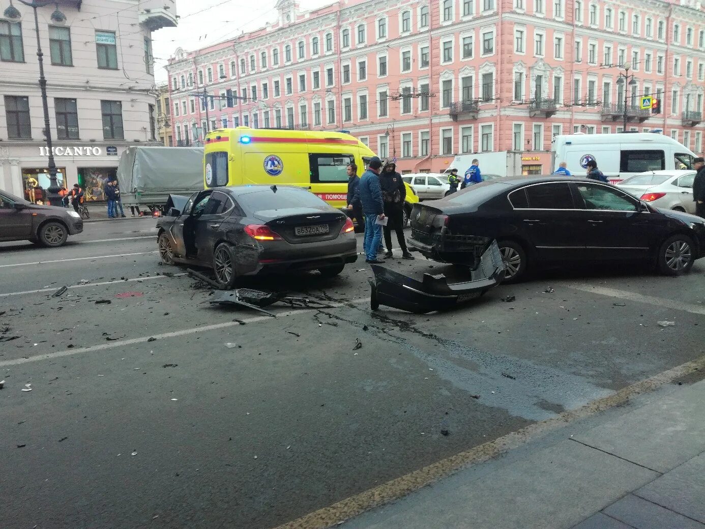 Петербург чп новости. Авария на Невском проспекте в Санкт-Петербурге.