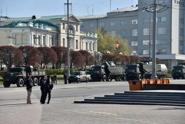 5 мая екатеринбург. Парад в Екатеринбурге. Парад 9 мая Екатеринбург. 9 Мая Екатеринбург фото. Екатеринбург днем.