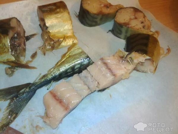Скумбрия холодного копчения в домашней коптильне. Скумбрия холодного копчения в коптильне. глисты в скумбрии холодного копчения. красиво сервировать скумбрию холодного копчения. рулет из скумбрии холодного копчения.