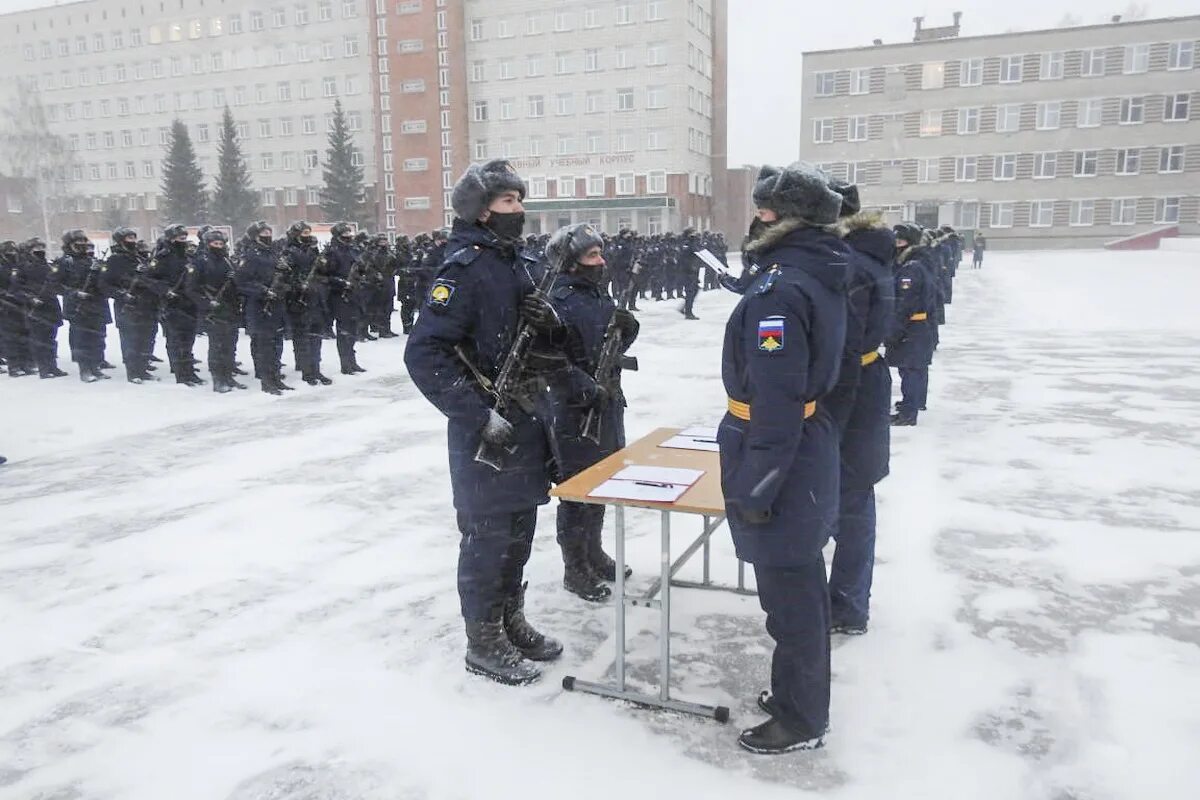 Учебный центр НВВКУ Новосибирск. НВВКУ присяга 2022. НВВКУ учебный центр срочников. НВВКУ Новосибирск разведка.