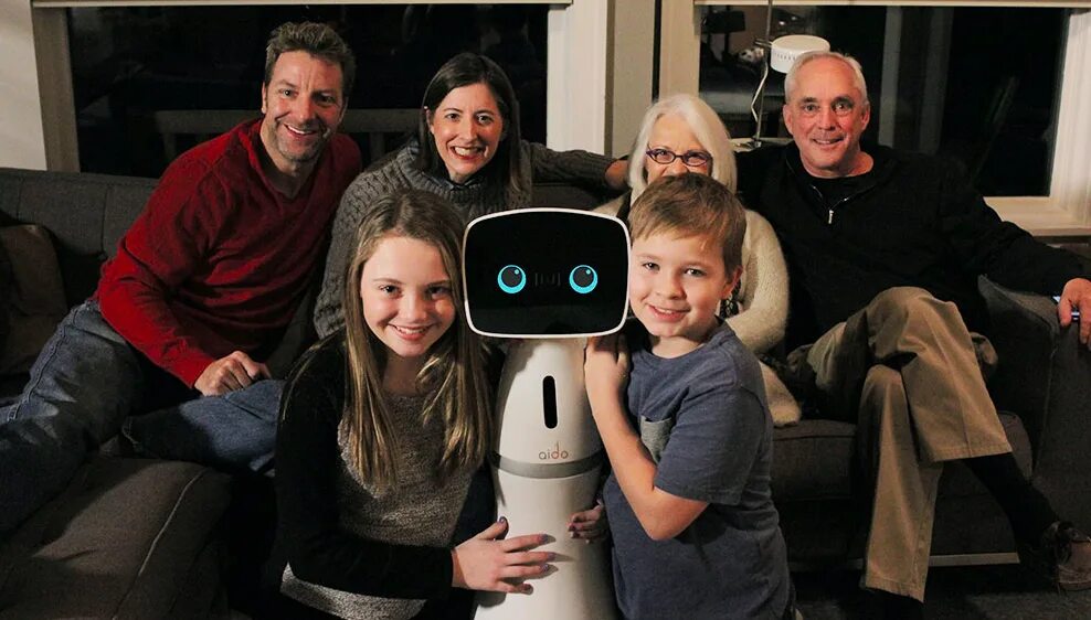 Про будущее семьи. Семья будущего. Семья роботов. Бытовые роботы. Умный дом робот.