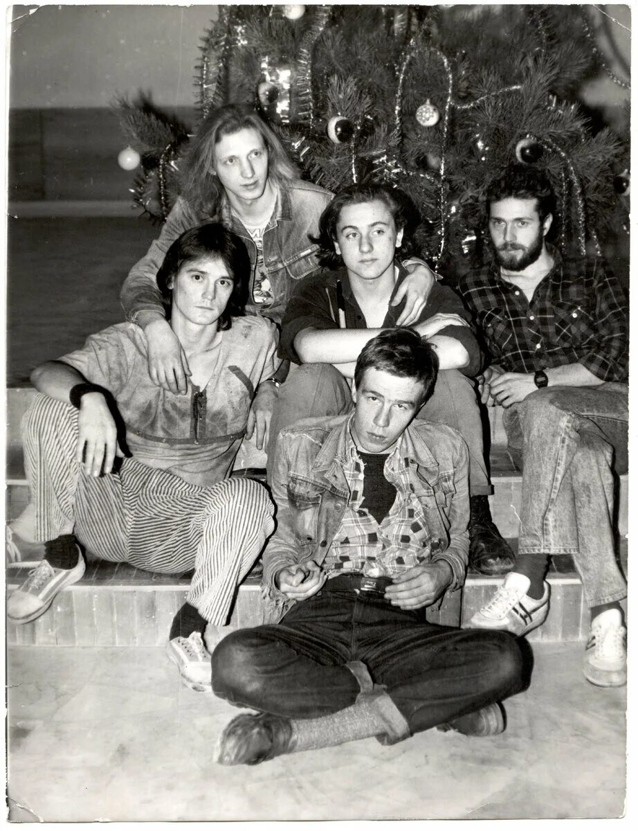 Группа браво 2022. Гроши группа. Ваня грозный. Фабрика звёзд группа корни. Монгол щуудан -гр аната.