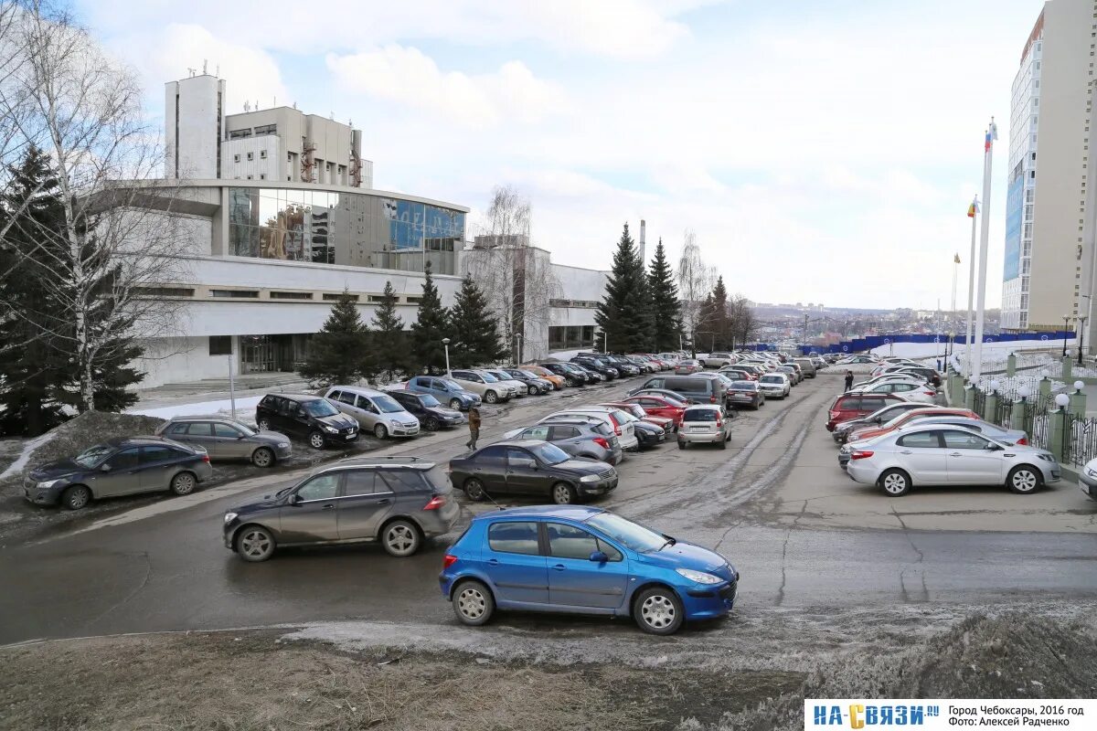Стоянки иваново. Паркинг у банка. крытая автостоянка иваново. парковка у администрации архангельск. фото парковок офисных.