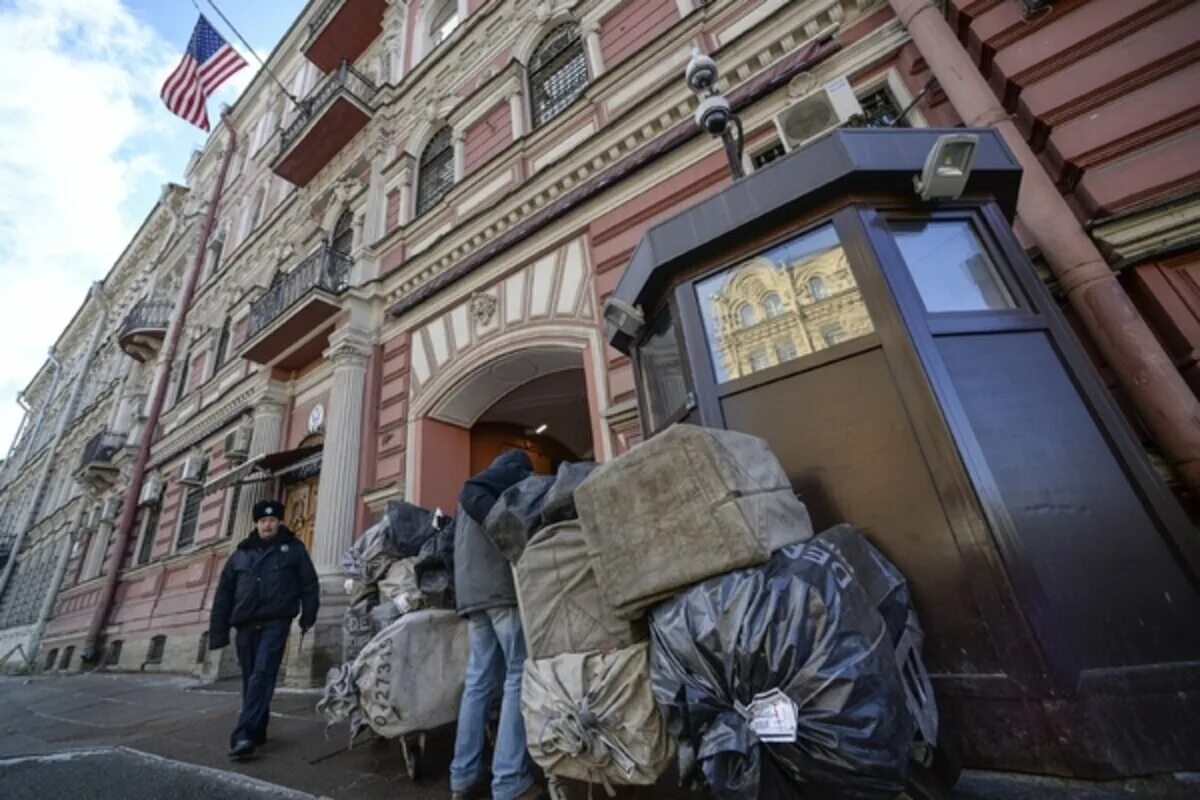 Работа в консульстве в санкт петербурге. Генеральное консульство сша в санкт-петербурге. консульство сша в россии в петербурге. посольство россии в сша внутри. американское посольство в москве внутри.