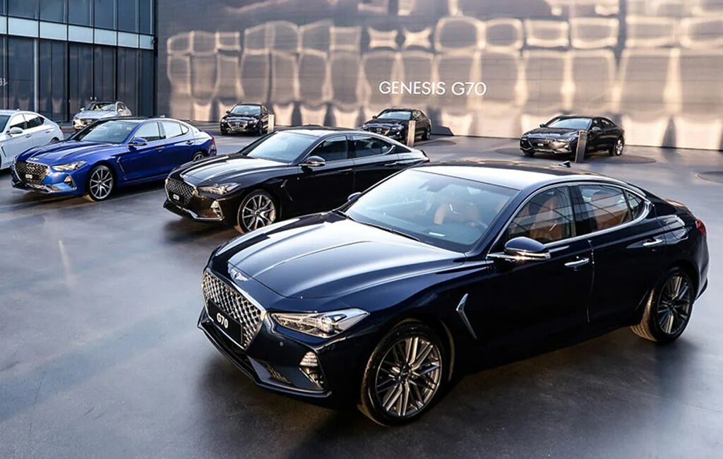 Genesis g70 Showroom. Hyundai Genesis g70 каршеринг. Екатеринбург автосалон Дженезис. Дилер генезис