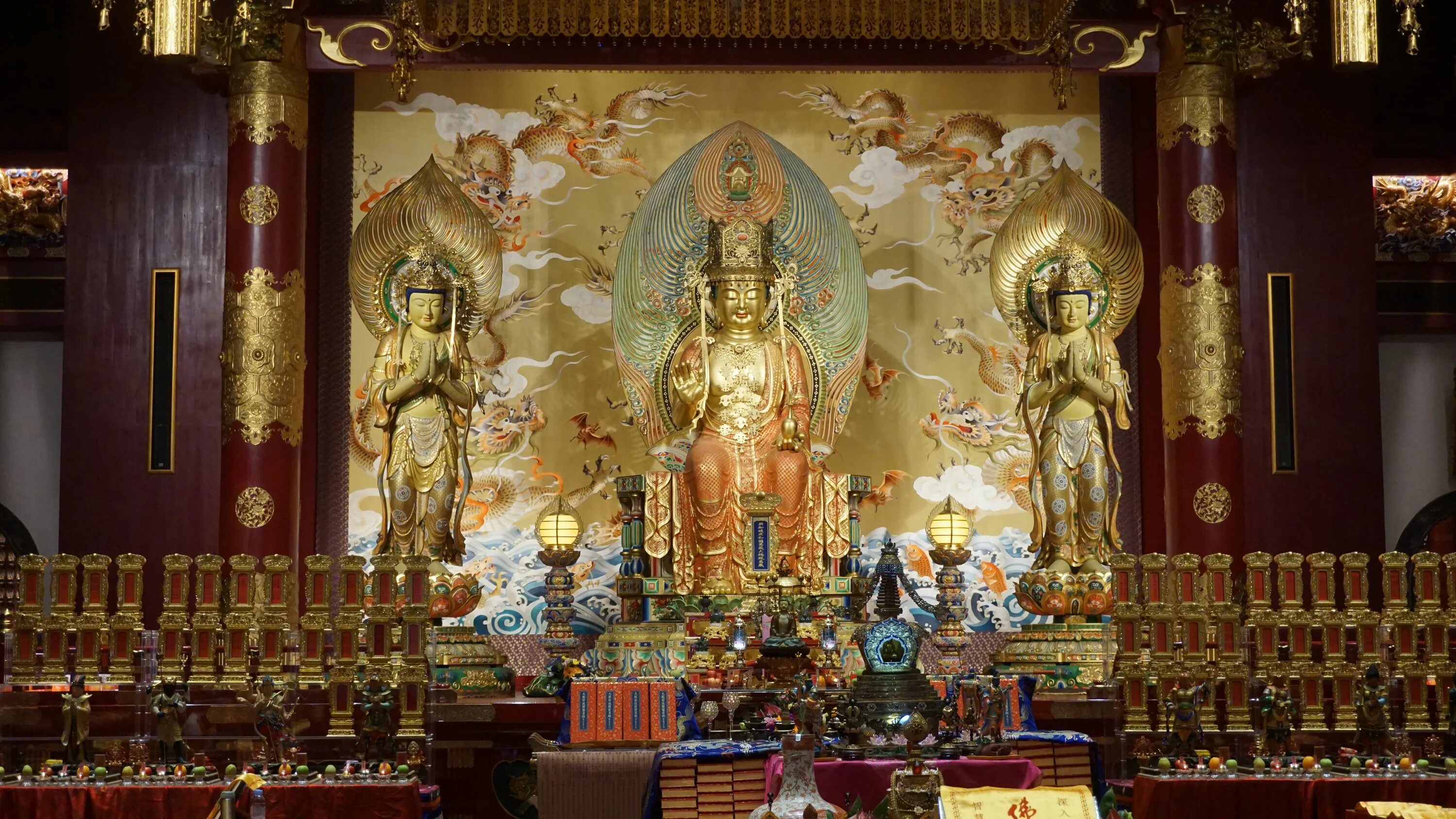 Храм Будды в Сингапуре. Храм зуба Будды Сингапур. Buddha Tooth Relic Temple. Храм алтарь буддизм.